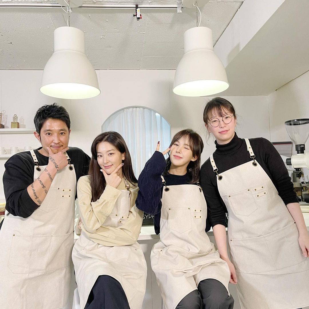 Đồng phục quán cafe thiết kế hiện đại và chuyên nghiệp