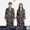 Áo choàng khách sạn 5 sao may theo yêu cầu tại Đồng phục TAMAN. Tùy chọn cotton, dệt tổ ong, satin, lụa, thêu logo, màu sắc và size theo khách sạn.